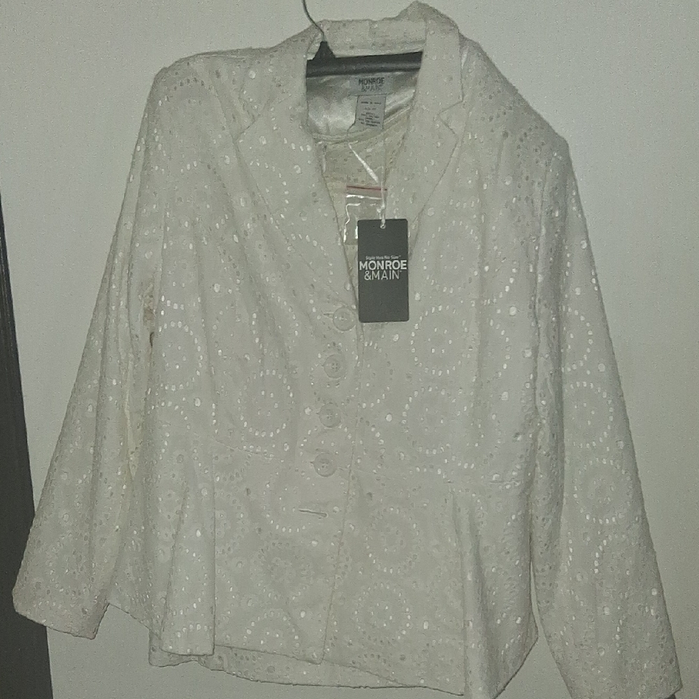 Monroe & Main Women's White Eyelet Scalloped Blazer